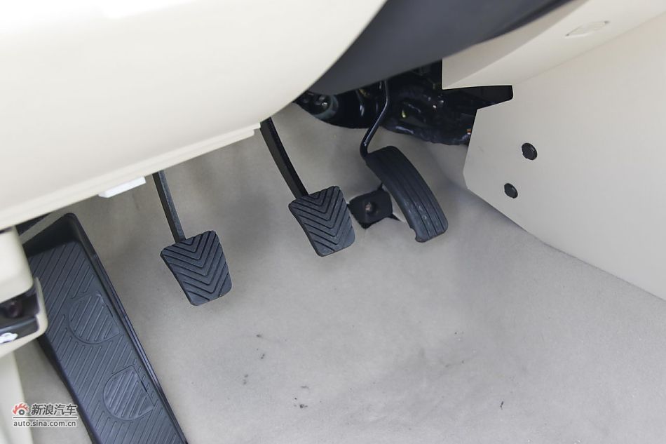 莲花L5 Sportback 1.6L车型内饰