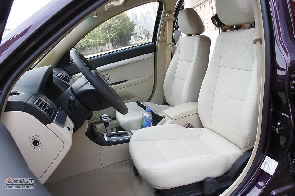 莲花L5 Sportback 1.6L车型乘坐空间