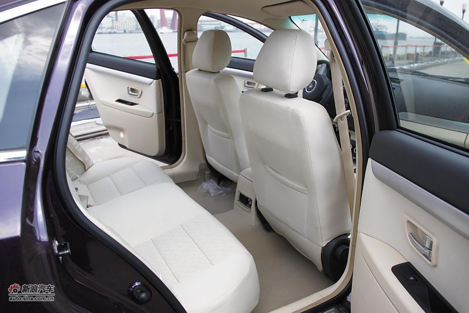 莲花L5 Sportback 1.6L车型乘坐空间