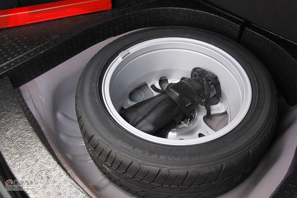 莲花L5 Sportback 1.6L车型乘坐空间