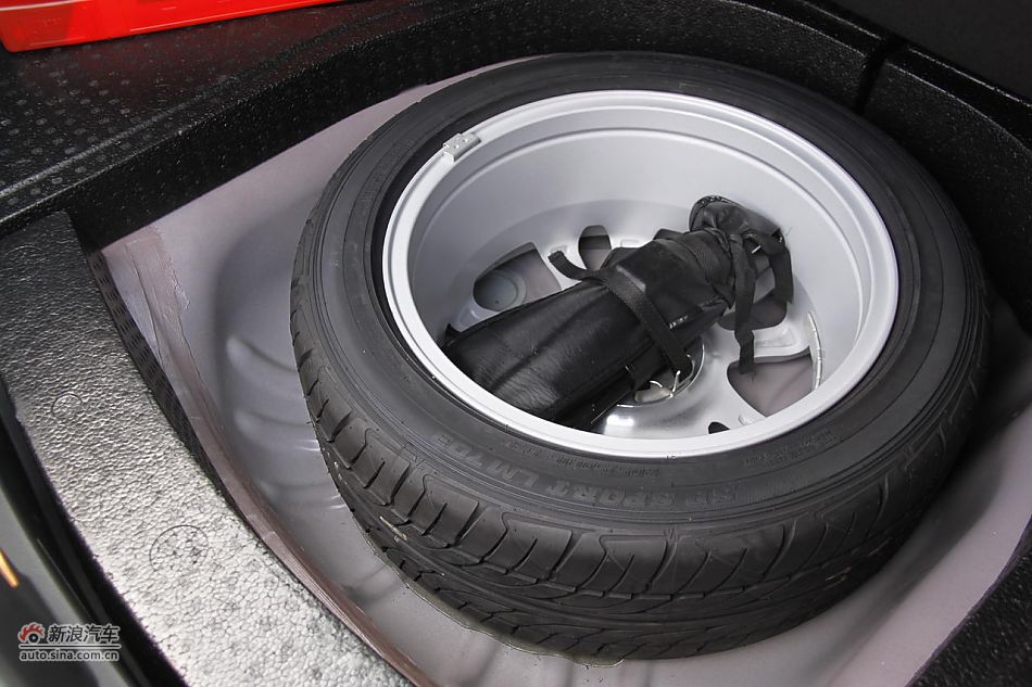 莲花L5 Sportback 1.6L车型乘坐空间