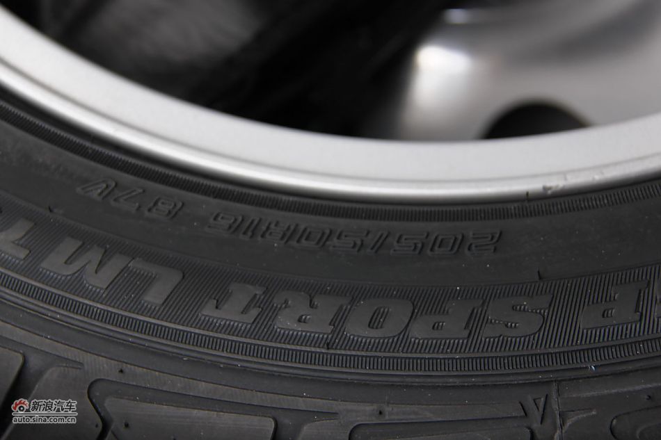 莲花L5 Sportback 1.6L车型乘坐空间