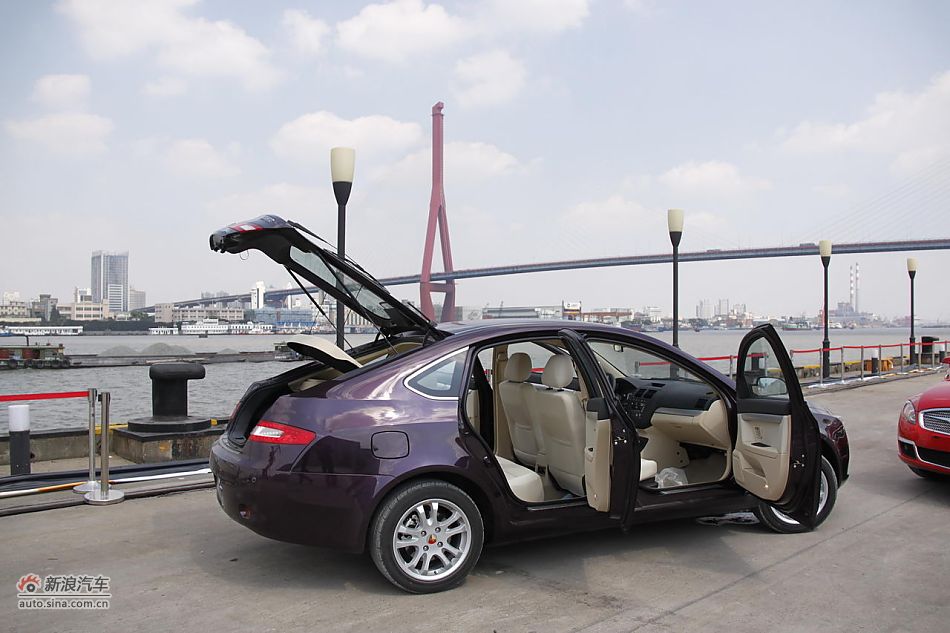 莲花L5 Sportback 1.6L车型乘坐空间