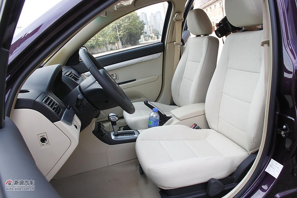 莲花L5 Sportback 1.6L车型乘坐空间