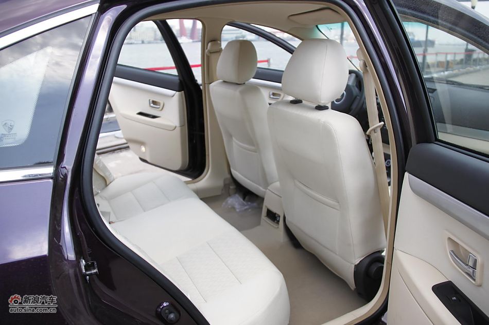 莲花L5 Sportback 1.6L车型乘坐空间