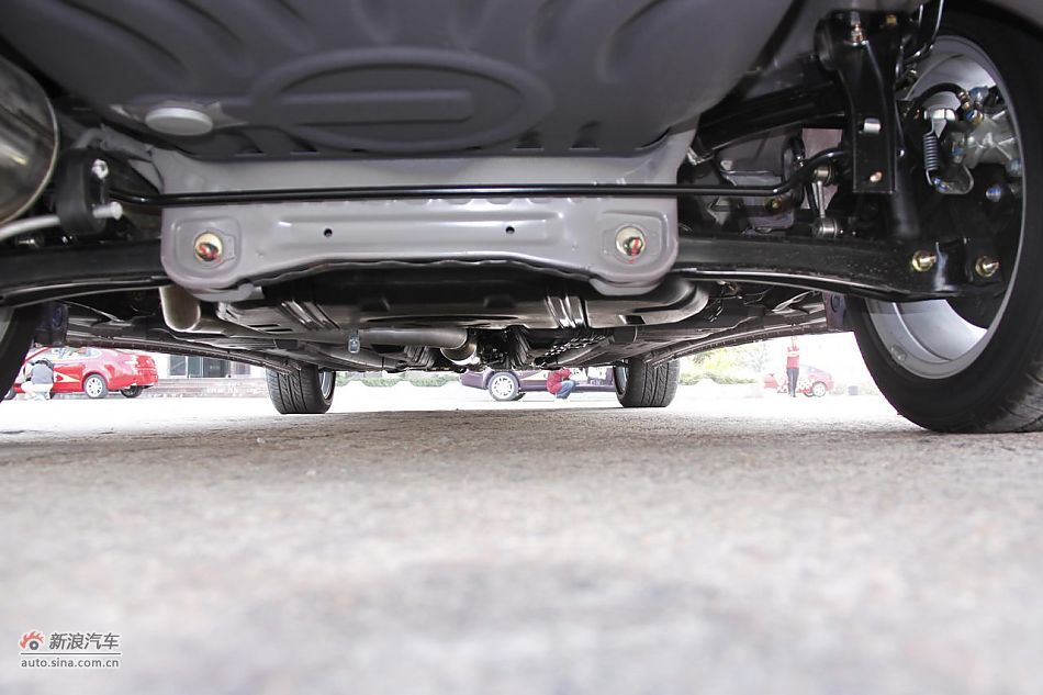 莲花L5 Sportback 1.6L车型引擎底盘