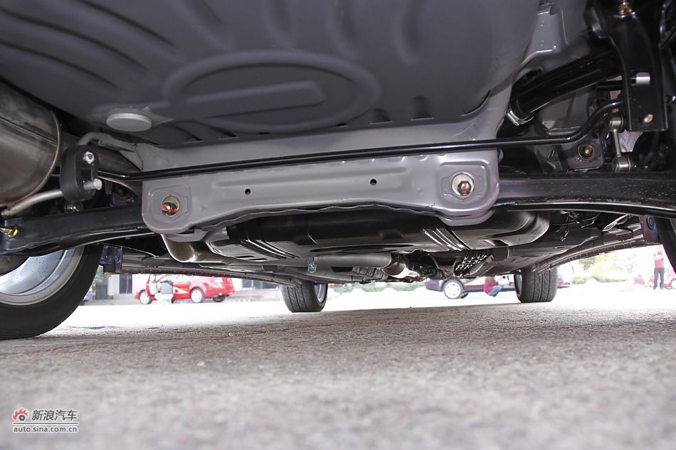 莲花L5 Sportback 1.6L车型引擎底盘