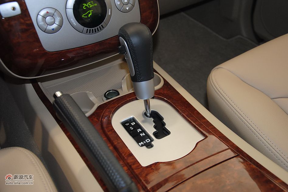 2012款荣威W5 3.2L自动四驱尊域版