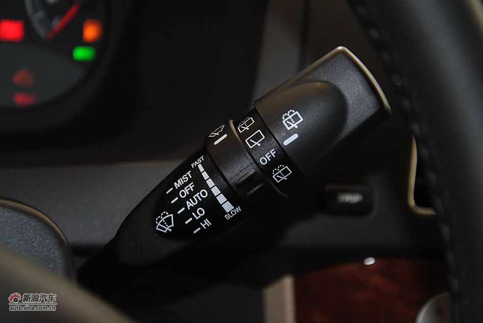 2012款荣威W5 3.2L自动四驱尊域版