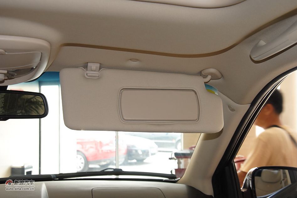 2012款荣威W5 3.2L自动四驱尊域版