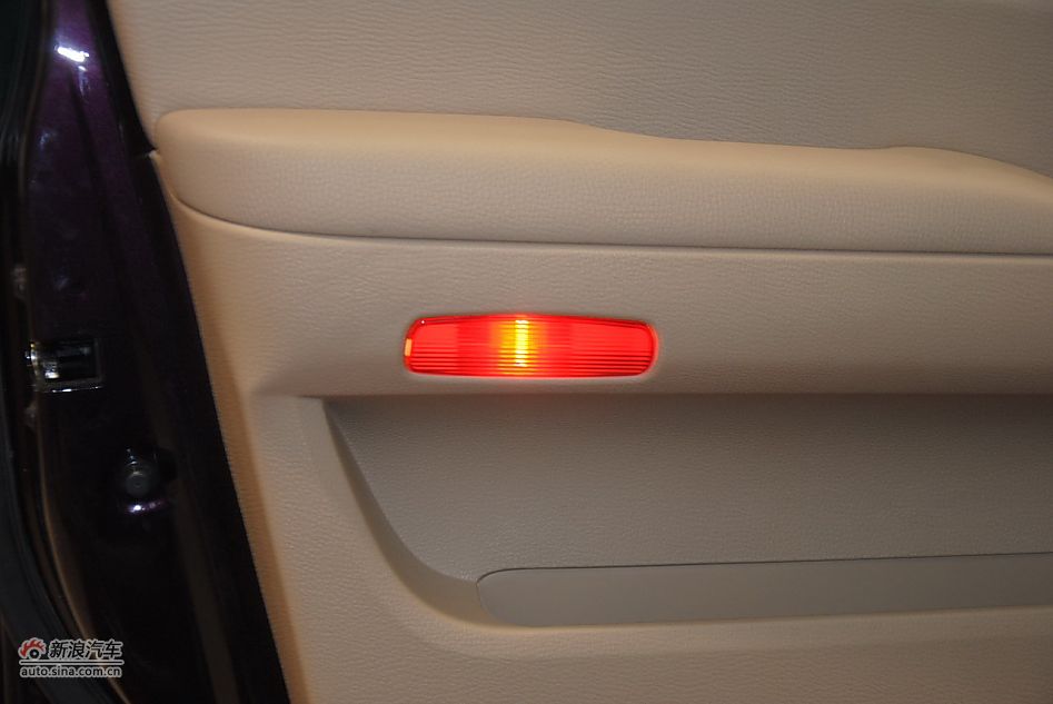 2012款荣威W5 3.2L自动四驱尊域版