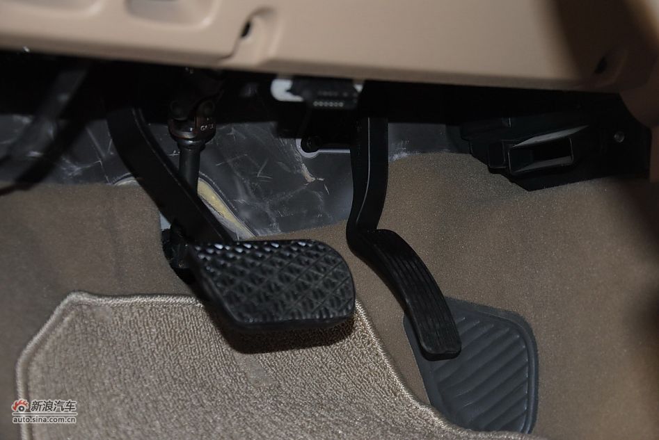 2012款荣威W5 3.2L自动四驱尊域版