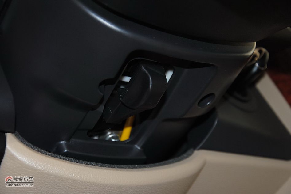 2012款荣威W5 3.2L自动四驱尊域版