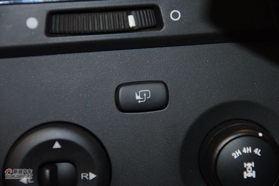 2012款荣威W5 3.2L自动四驱尊域版