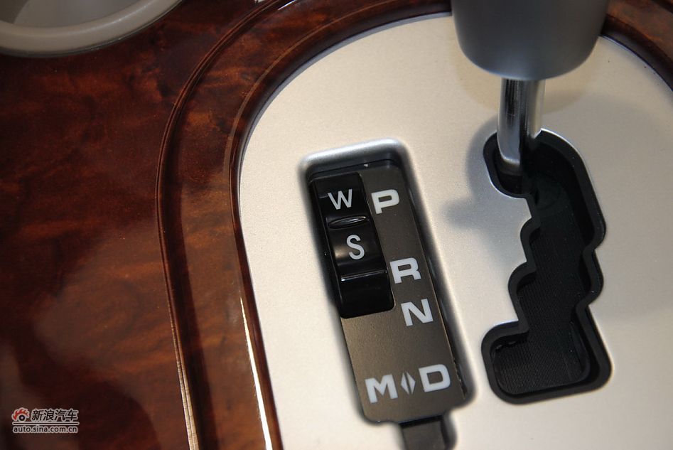 2012款荣威W5 3.2L自动四驱尊域版