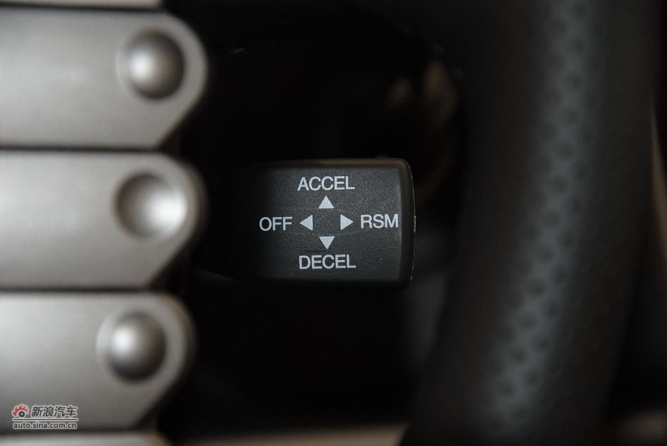 2012款荣威W5 3.2L自动四驱尊域版