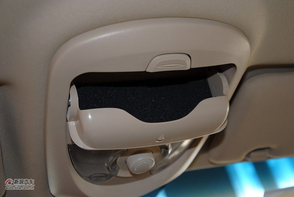 2012款荣威W5 3.2L自动四驱尊域版