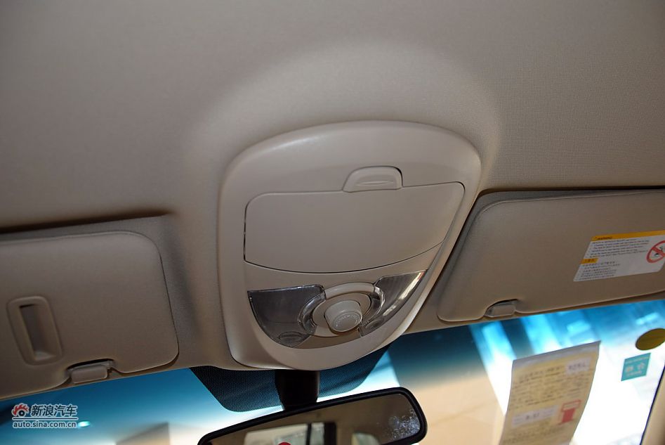 2012款荣威W5 3.2L自动四驱尊域版