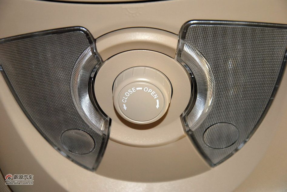 2012款荣威W5 3.2L自动四驱尊域版