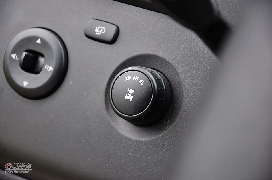 2012款荣威W5 3.2L自动四驱尊域版