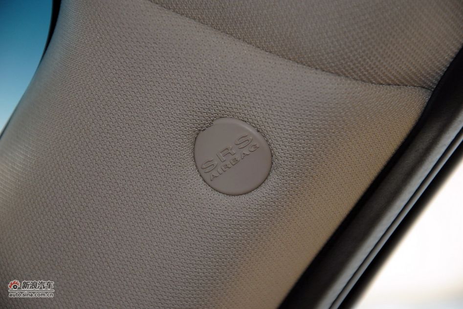 2012款荣威W5 3.2L自动四驱尊域版