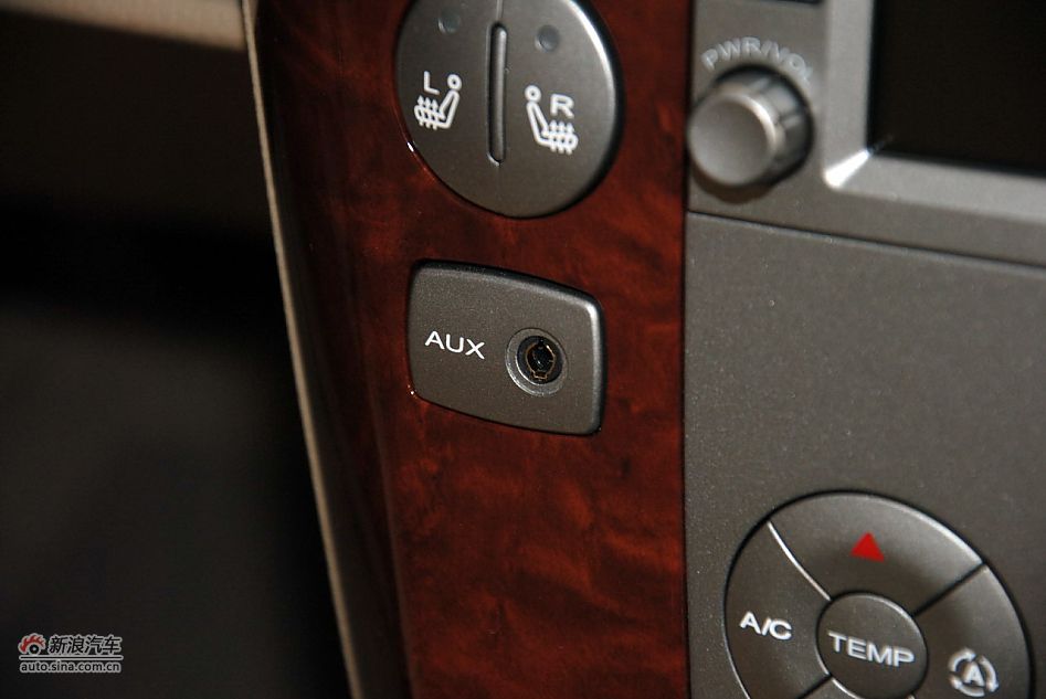 2012款荣威W5 3.2L自动四驱尊域版