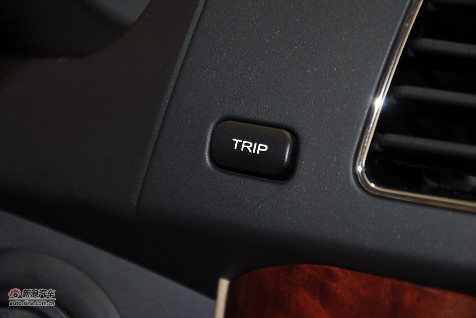 2012款荣威W5 3.2L自动四驱尊域版