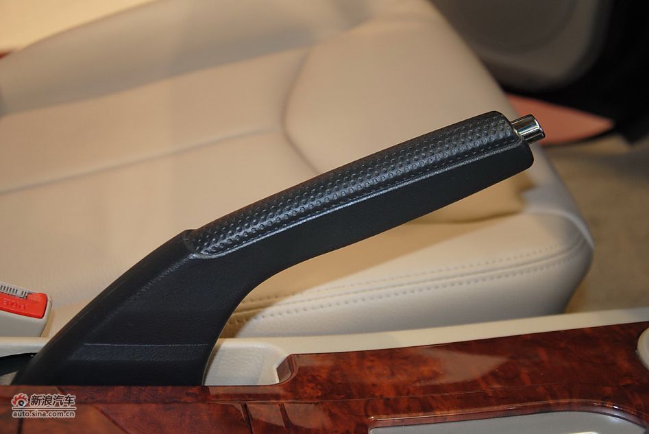 2012款荣威W5 3.2L自动四驱尊域版