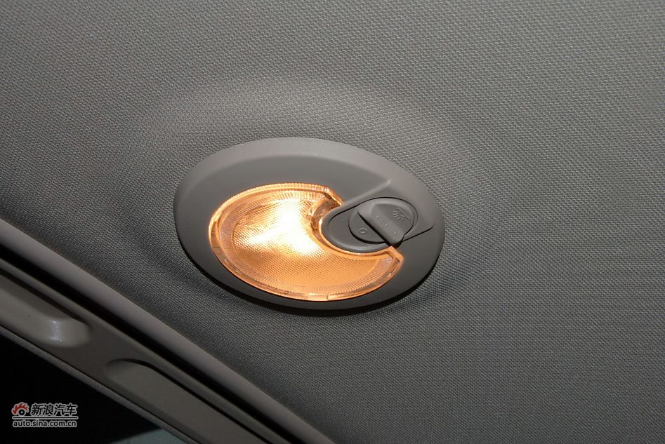 2012款荣威W5 3.2L自动四驱尊域版