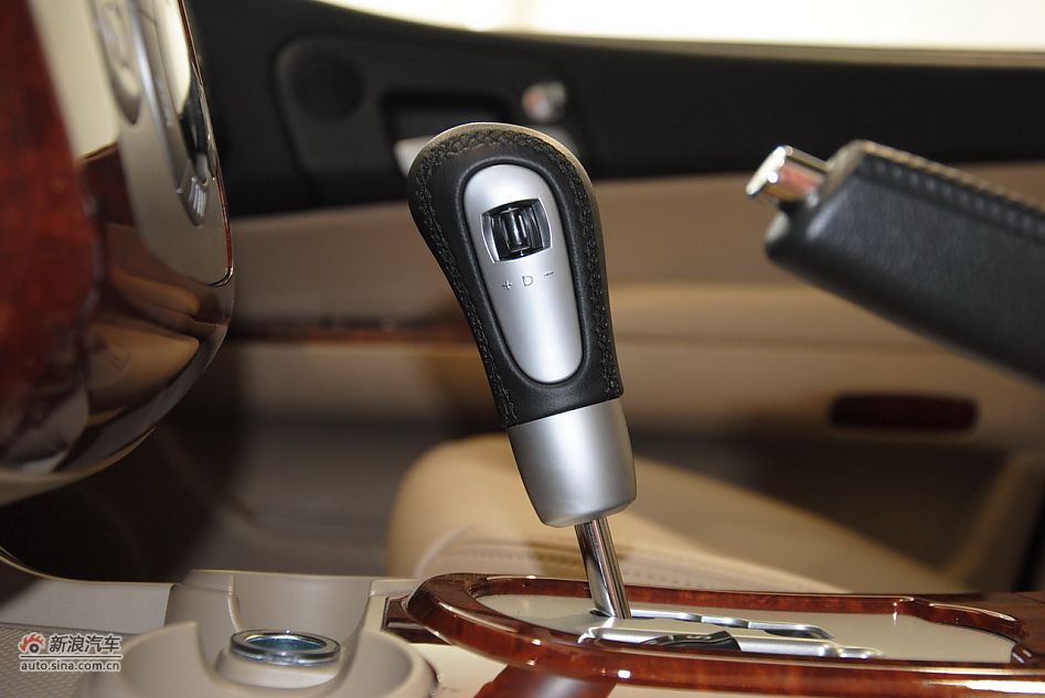 2012款荣威W5 3.2L自动四驱尊域版