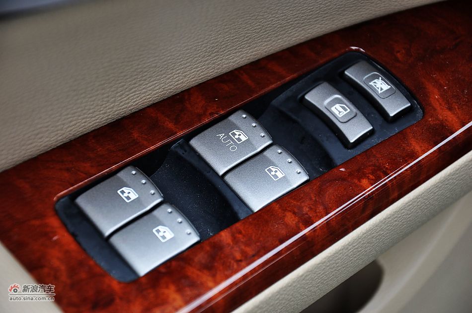 荣威W5内饰功能