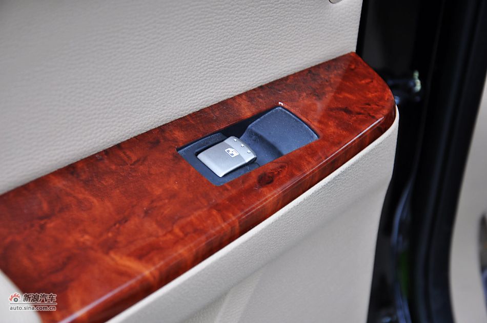 荣威W5内饰功能