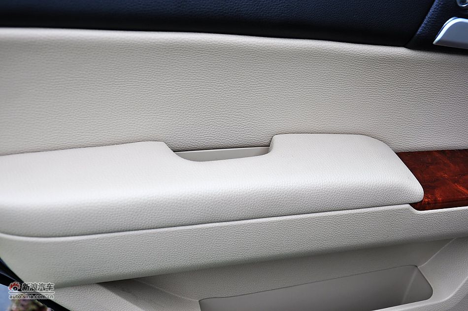 荣威W5内饰功能