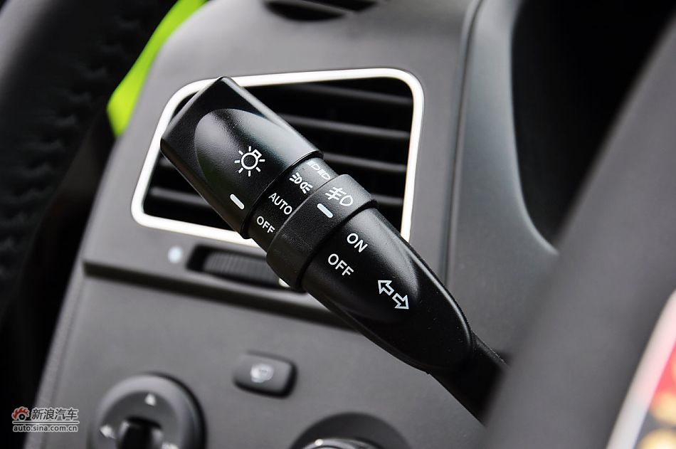 荣威W5内饰功能