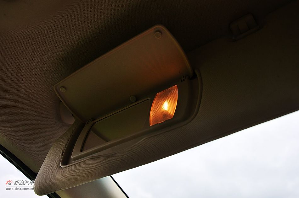 荣威W5内饰功能