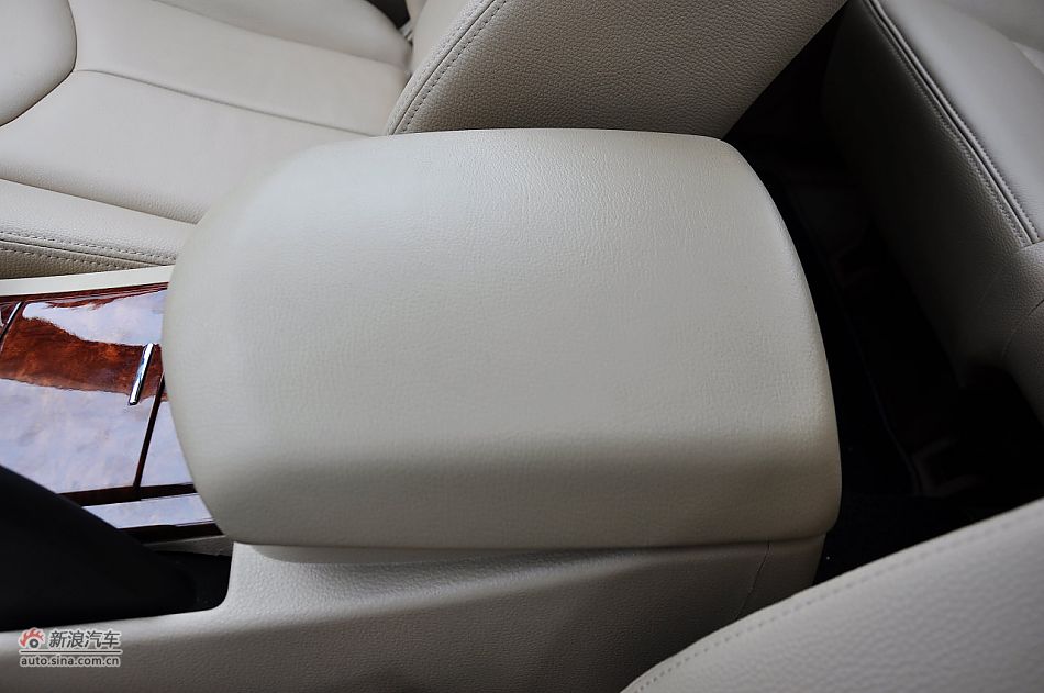 荣威W5内饰功能