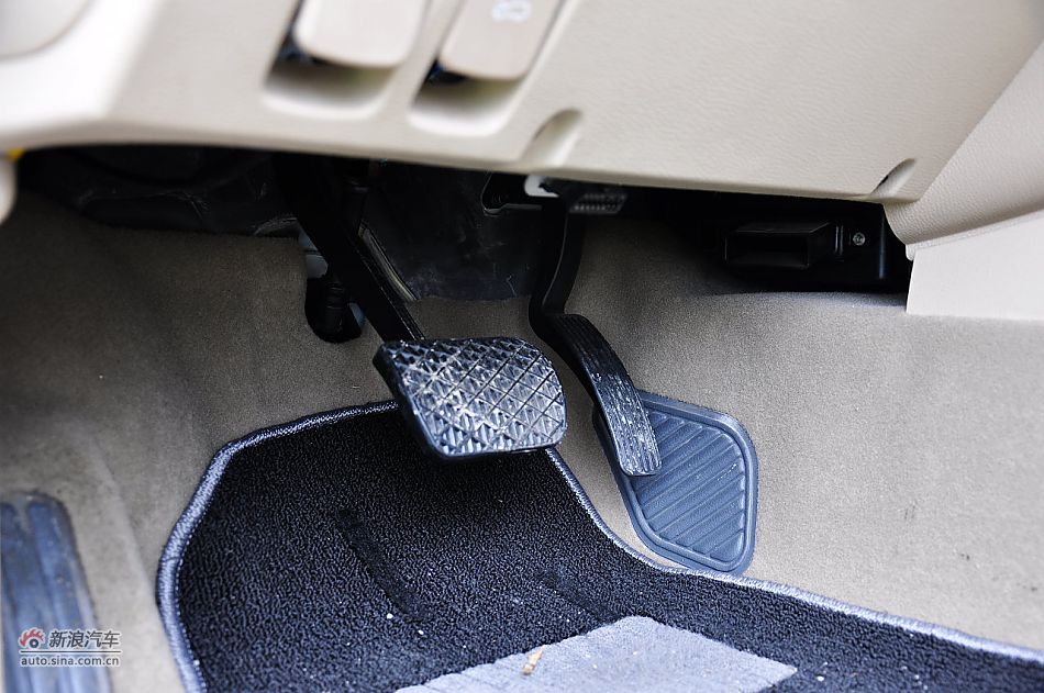 荣威W5内饰功能