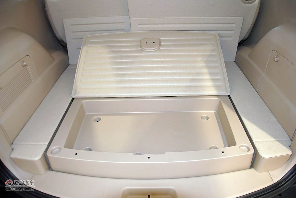 2012款荣威W5 3.2L自动四驱尊域版