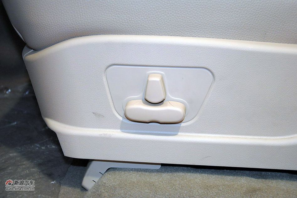 2012款荣威W5 3.2L自动四驱尊域版