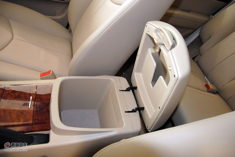 2012款荣威W5 3.2L自动四驱尊域版