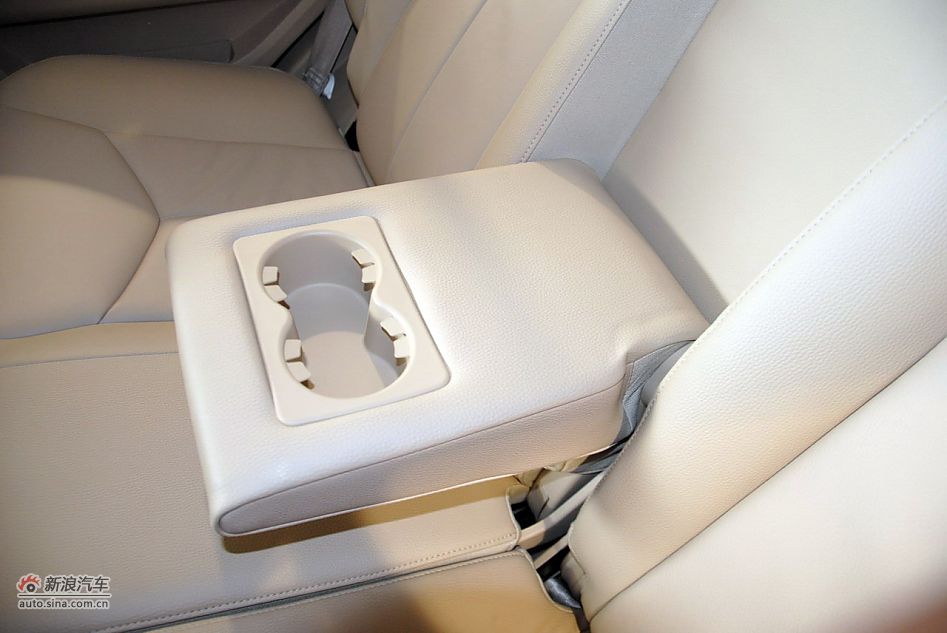 2012款荣威W5 3.2L自动四驱尊域版