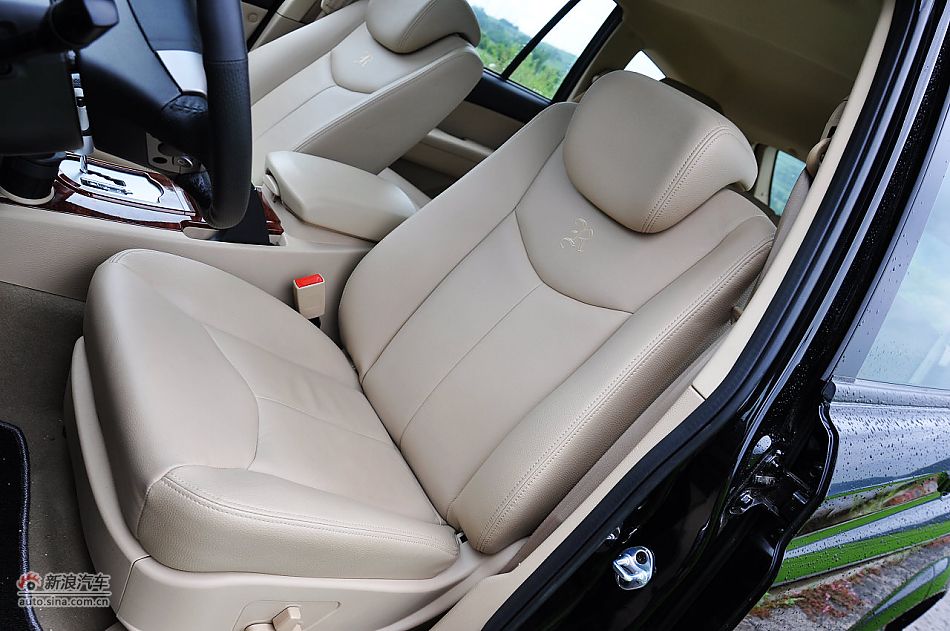 荣威W5座椅空间