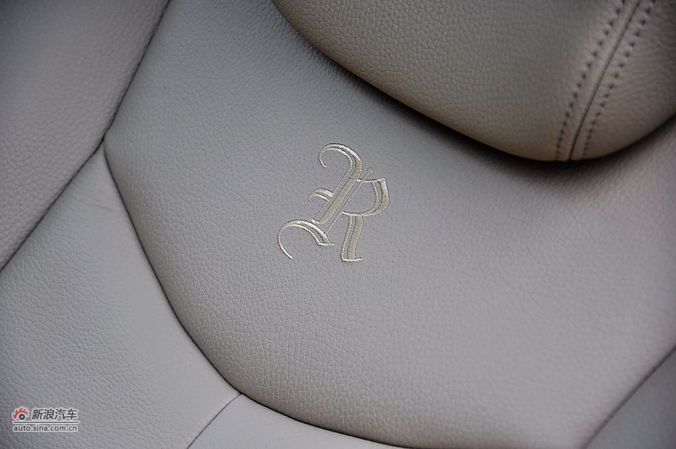 荣威W5座椅空间