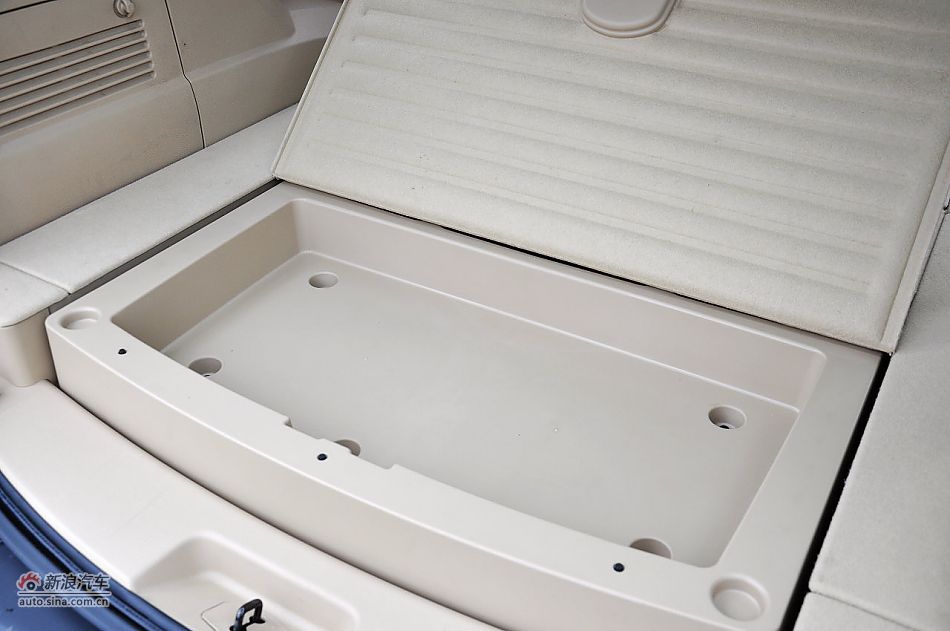 荣威W5座椅空间