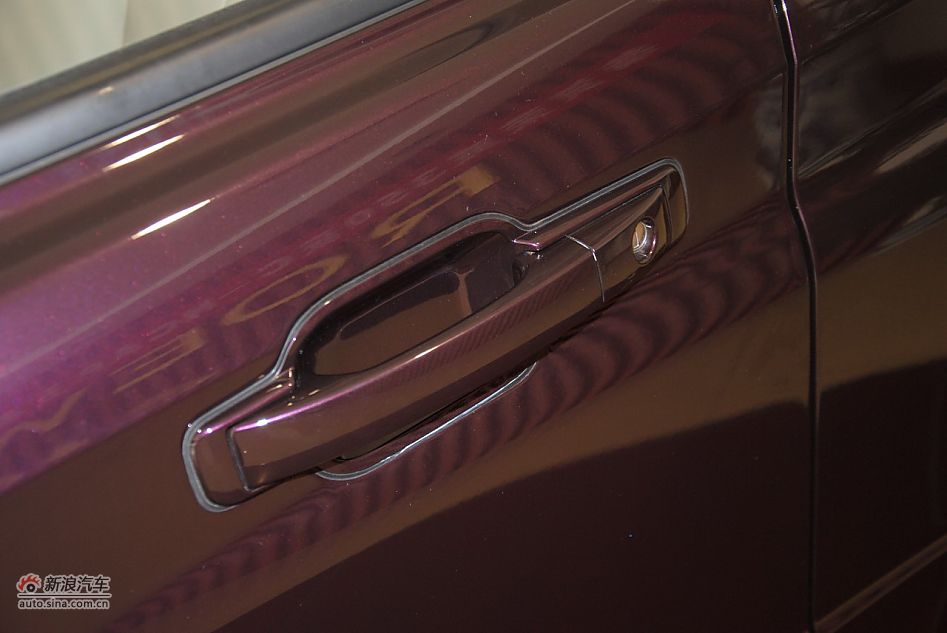 2012款荣威W5 3.2L自动四驱尊域版