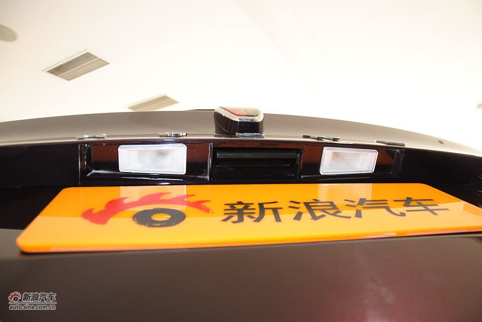 2012款荣威W5 3.2L自动四驱尊域版