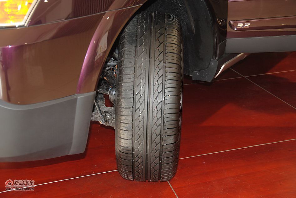 2012款荣威W5 3.2L自动四驱尊域版