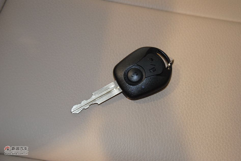 2012款荣威W5 3.2L自动四驱尊域版