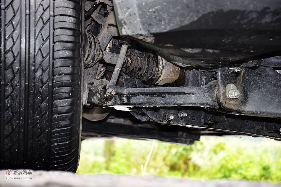 荣威W5引擎底盘