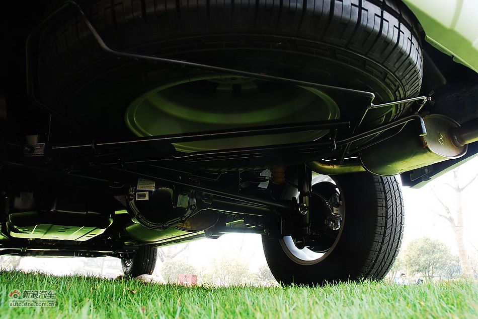 荣威W5实拍发动机舱与底盘